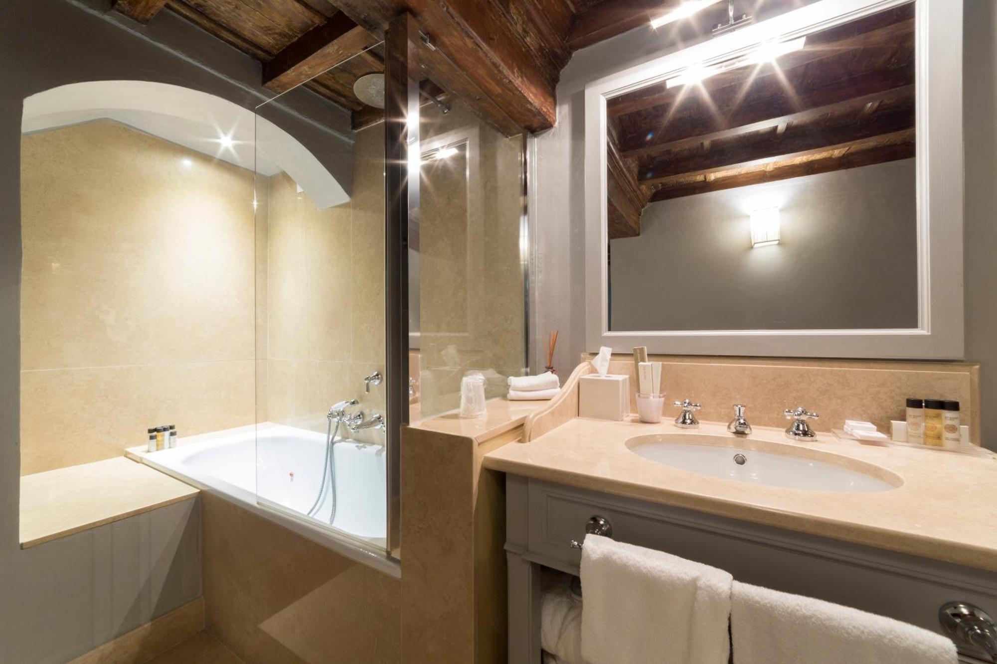 Al Palazzo Del Marchese Di Camugliano Residenza D'epoca 4* Florenz